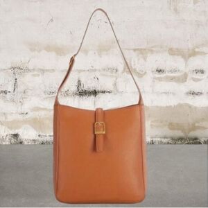 Elegant Tan Leather Shoulder Bag